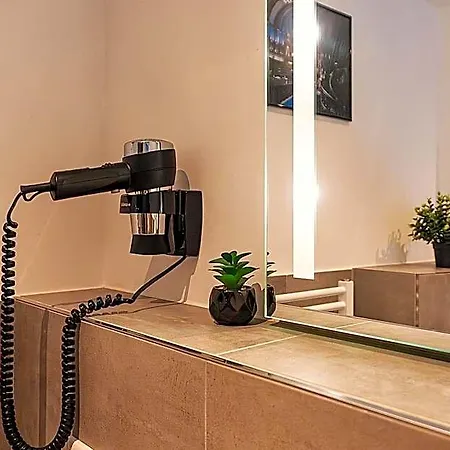 Liro Hotel *